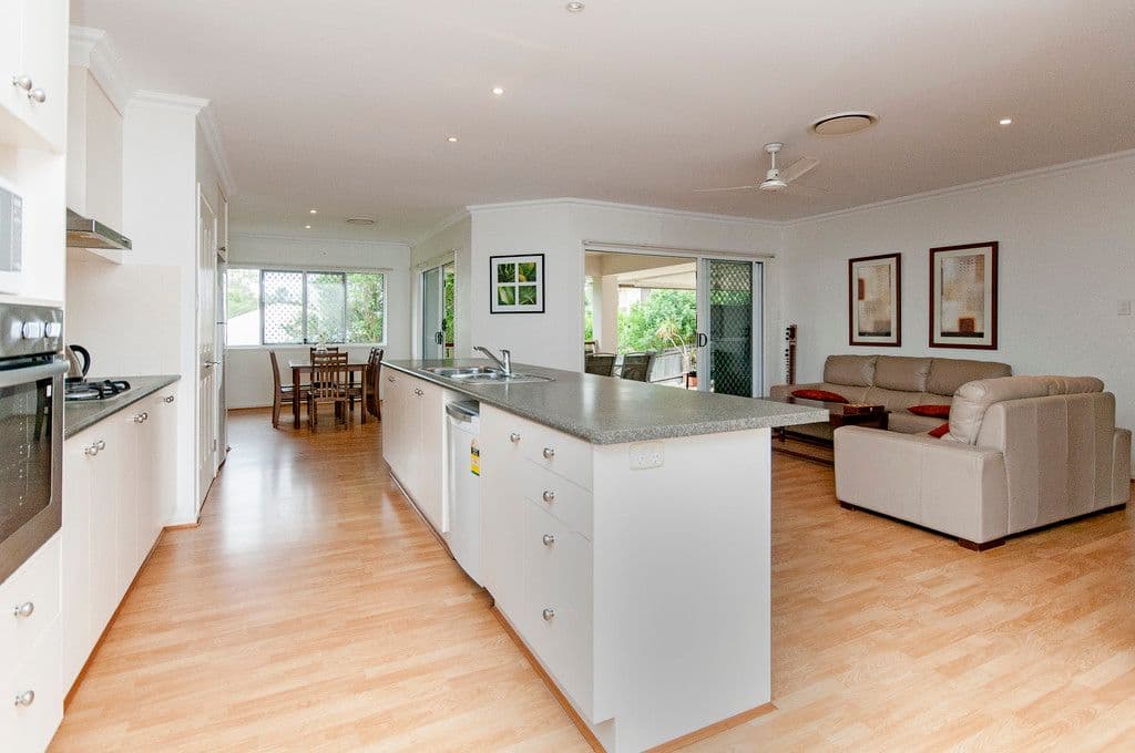 8 Backhousia Crescent, SINNAMON PARK QLD 4073, Sinnamon Park - Thumbnail 4