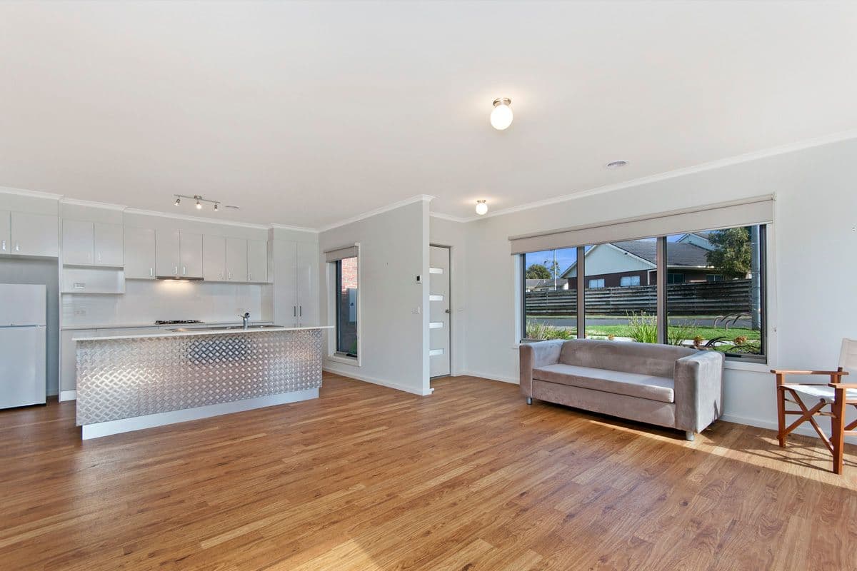 8 Ilex Avenue, Warrnambool VIC 3280, Warrnambool - Thumbnail 4