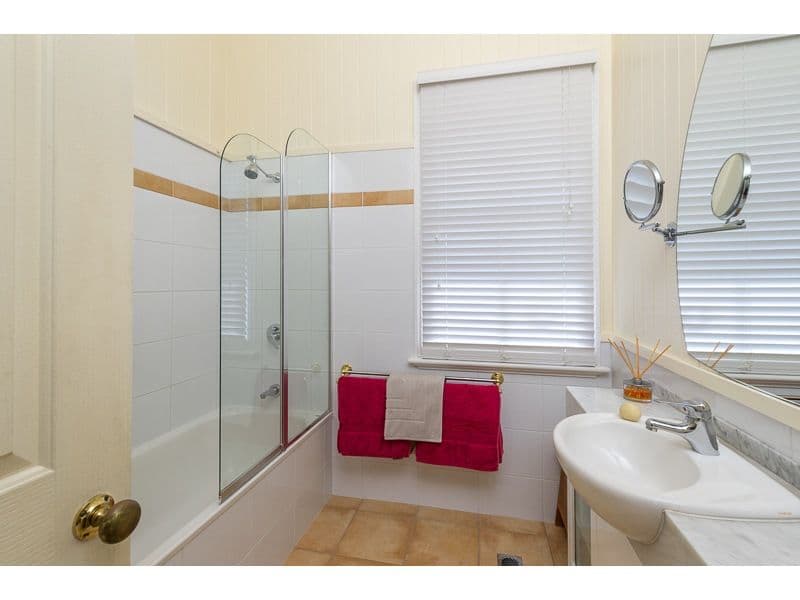 31 Glenrosa Road, RED HILL QLD 4059, Red Hill - Thumbnail 5