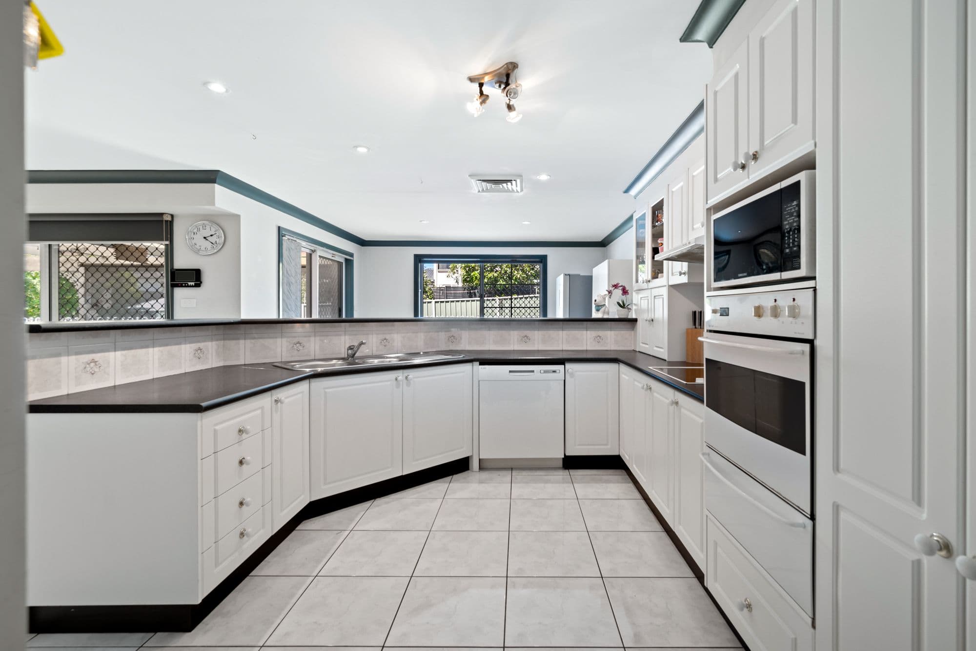 60 Mountain View Avenue, Glen Alpine NSW 2560, Glen Alpine - Thumbnail 2