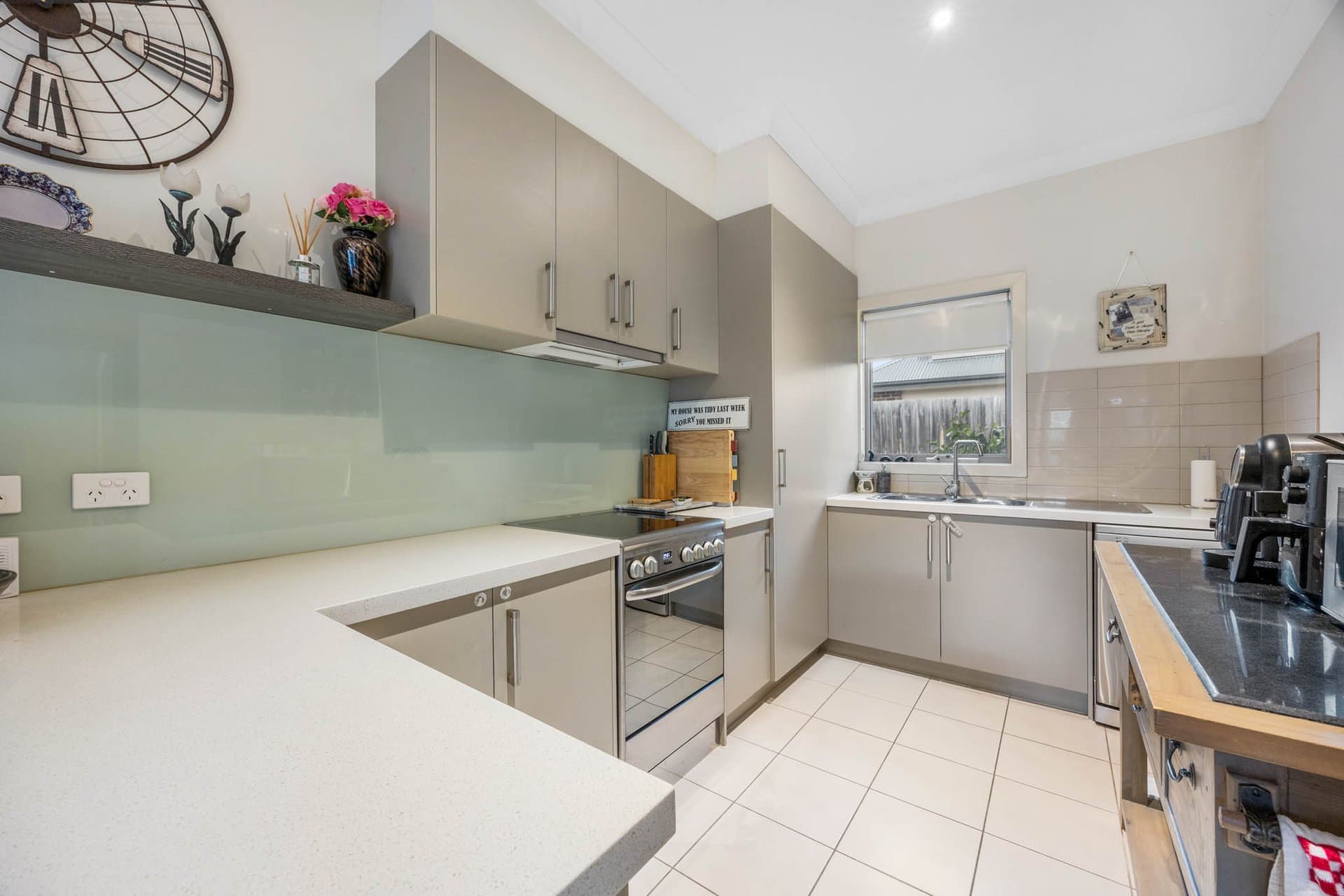 4/12 Rodney Street, Gisborne - Thumbnail 2