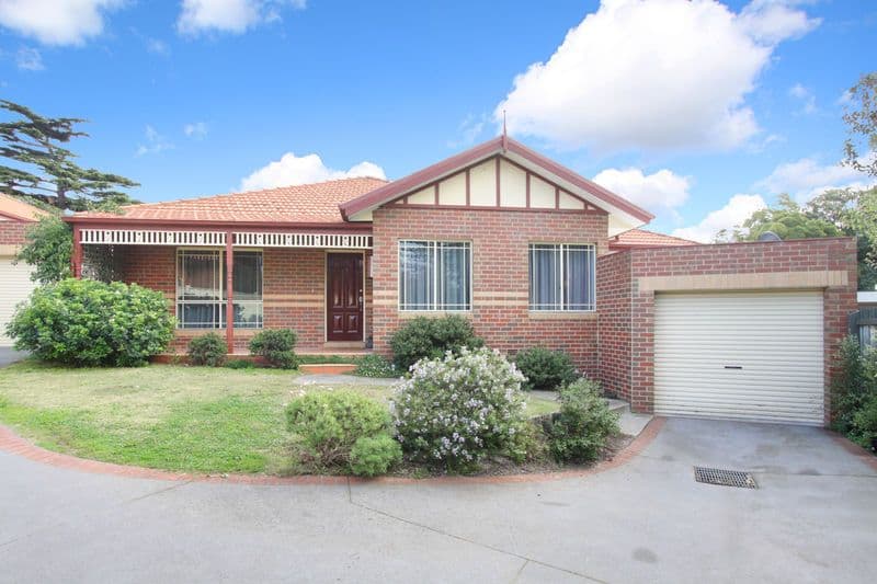 28 Lake Ridge Drive, Kew, Kew - Image 1