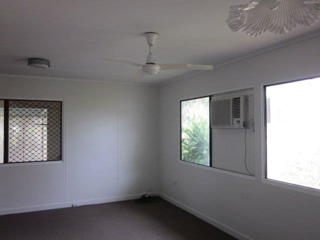 2 Pearle Place, BOWEN QLD 4805, Bowen - Thumbnail 2