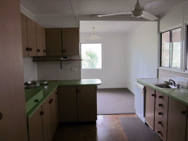2 Pearle Place, BOWEN QLD 4805, Bowen - Thumbnail 5