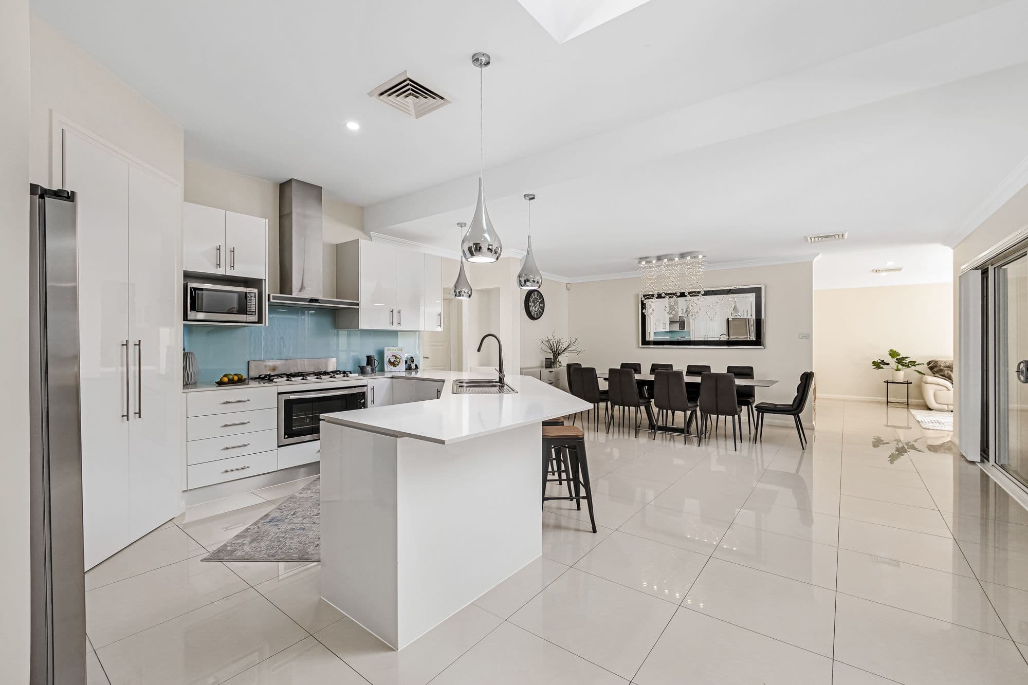 8 Conway Avenue, West Hoxton NSW 2171, West Hoxton - Thumbnail 3