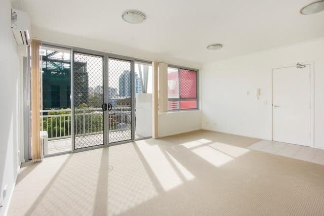 43 'Pebbles', 13-23 Bright Avenue, LABRADOR QLD 4215, Labrador - Thumbnail 4