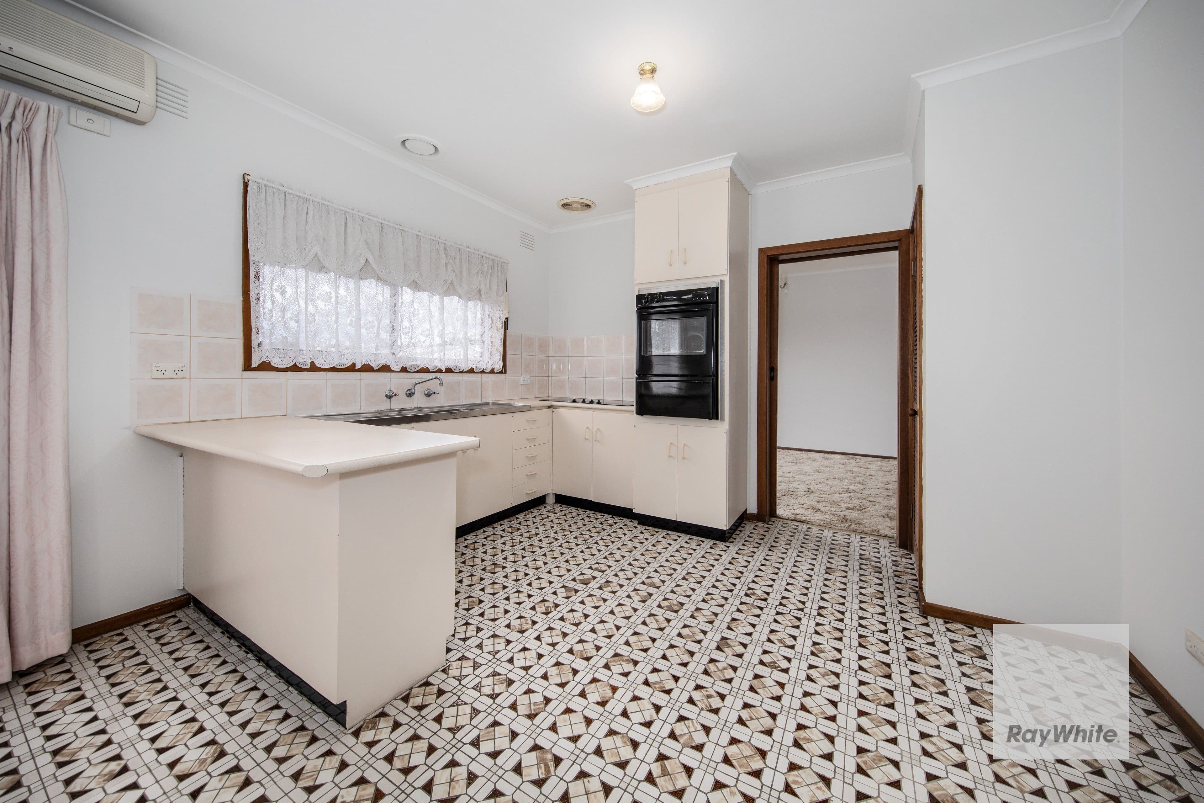 1 Capri Court, Deer Park VIC 3023, Deer Park - Thumbnail 2