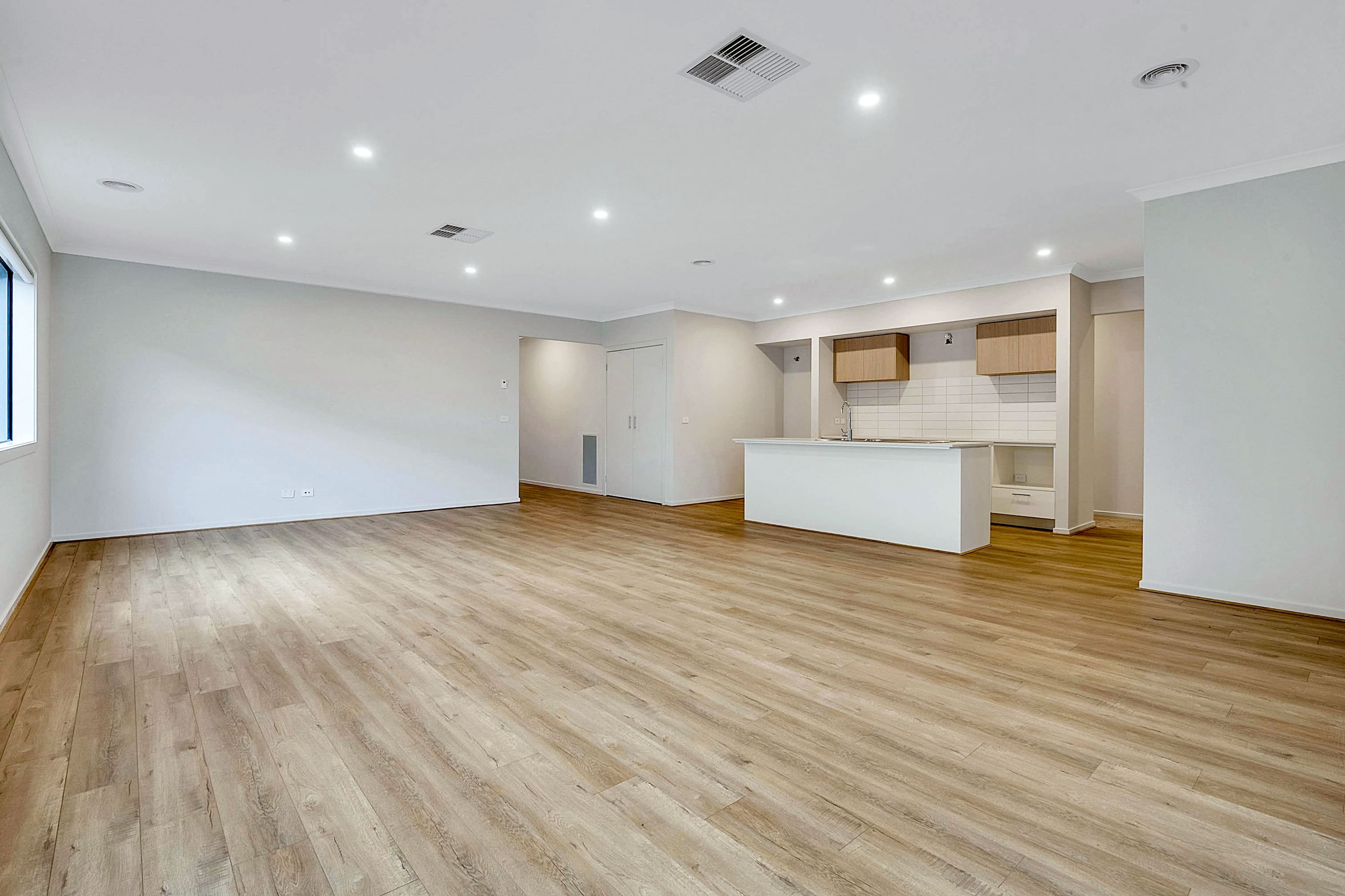 8 Howrah Street, Craigieburn VIC 3064, Craigieburn - Thumbnail 5