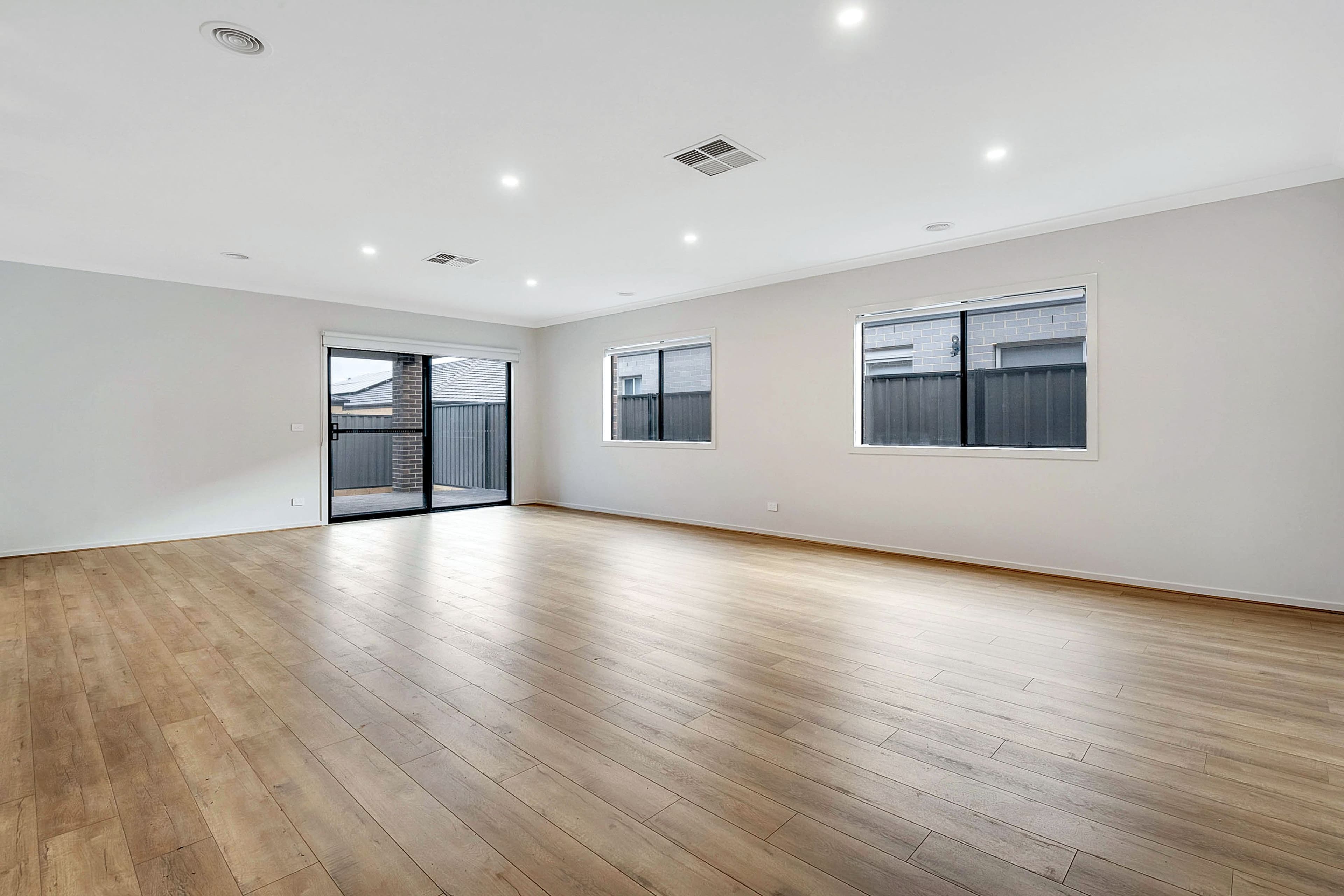 8 Howrah Street, Craigieburn VIC 3064, Craigieburn - Thumbnail 8