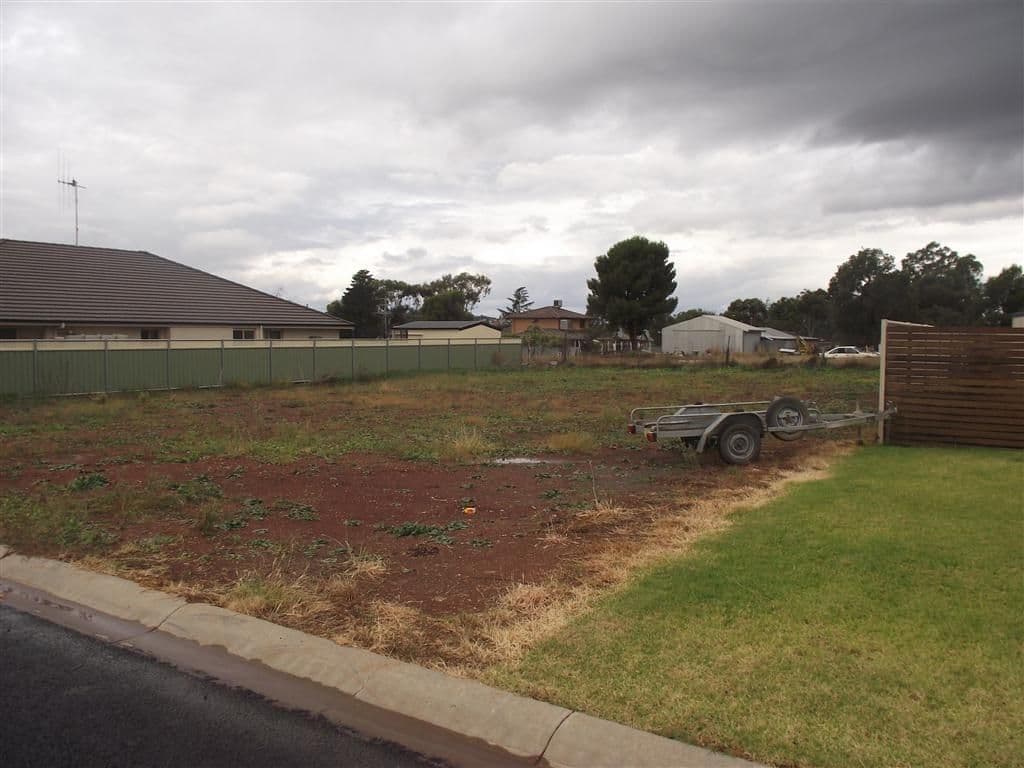 5 Mossgiel Close, PARKES NSW 2870, Parkes - Thumbnail 2