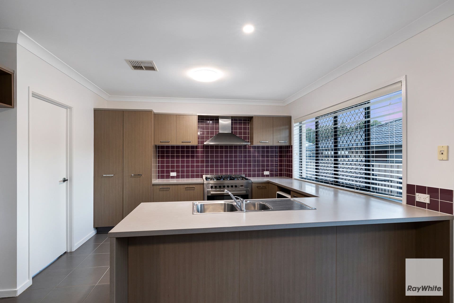 8 Lois Place, Redland Bay QLD 4165, Redland Bay - Thumbnail 8