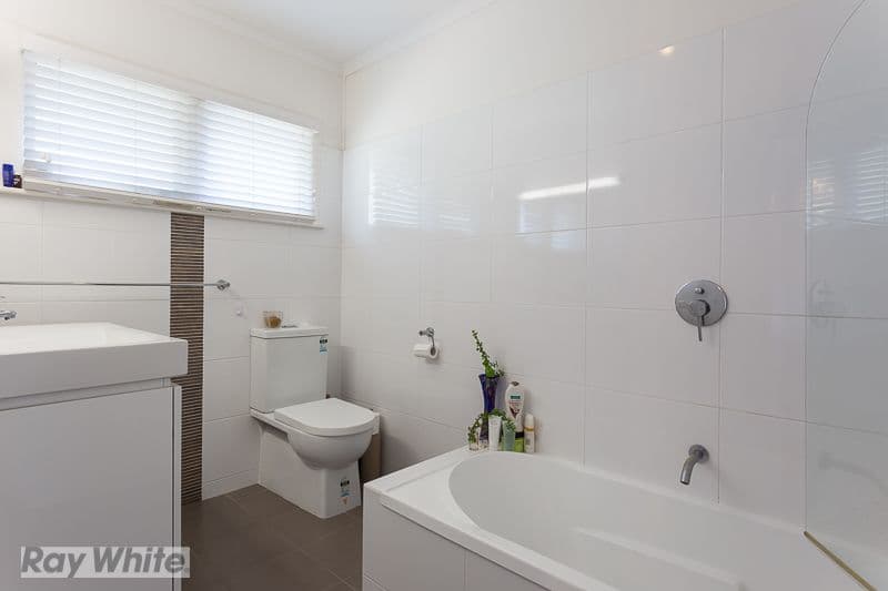 11 Henry Street, Greenslopes QLD 4120, Greenslopes - Thumbnail 4