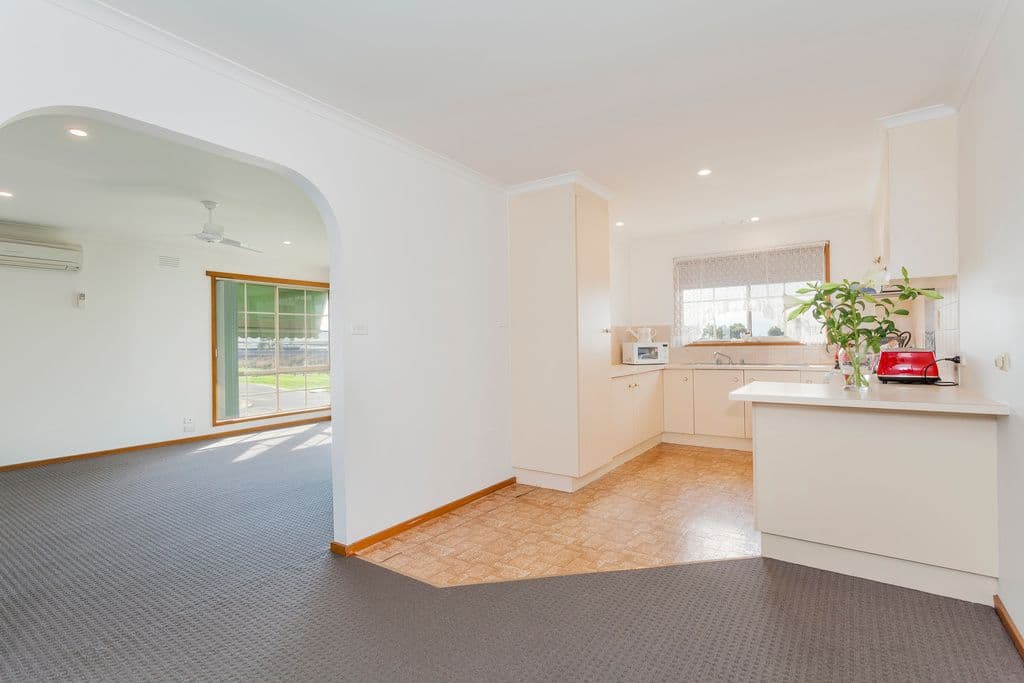 6 Piccadilly Close, BELL POST HILL VIC 3215, Bell Post Hill - Thumbnail 6