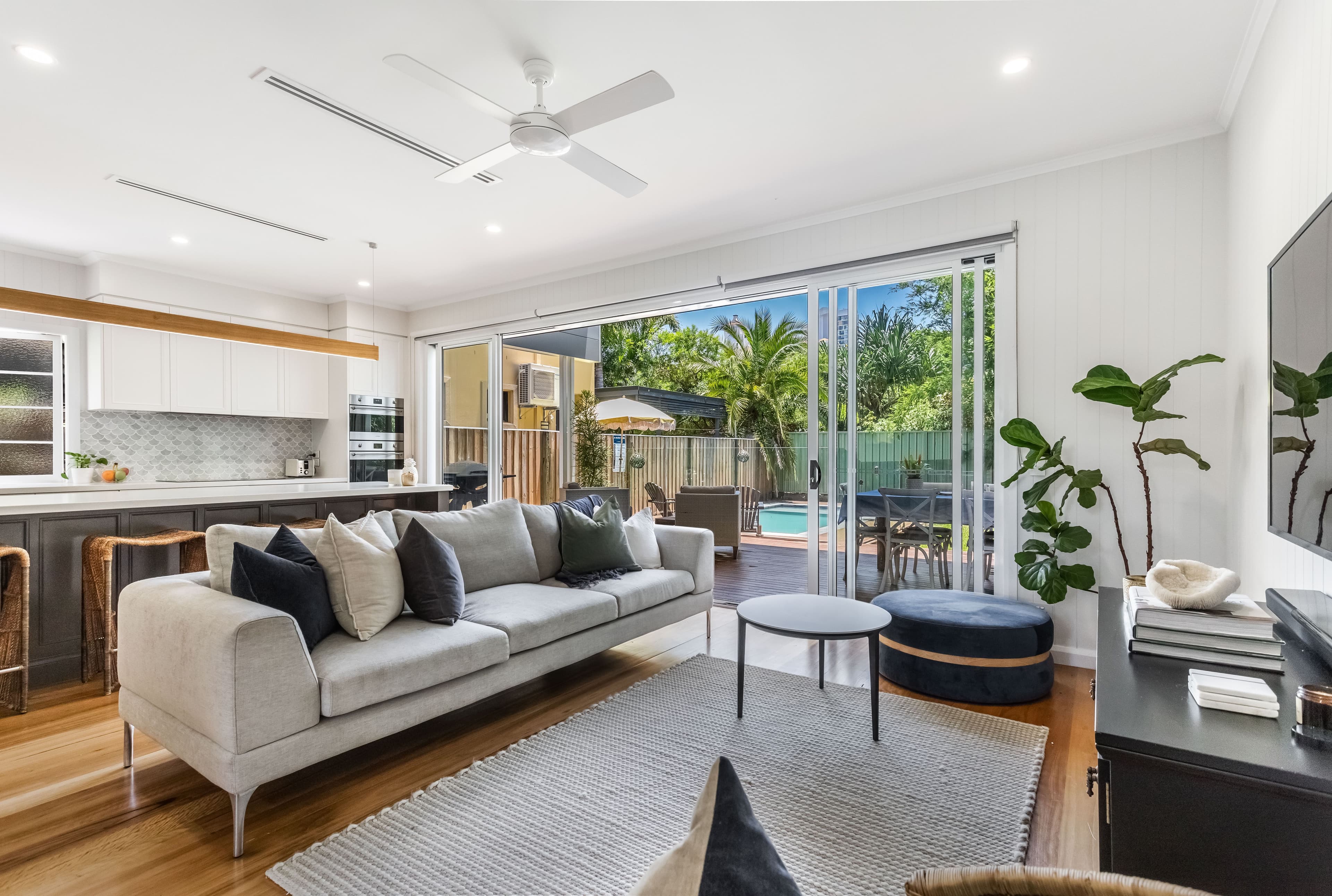 37 Peerless Avenue, Mermaid Beach QLD 4218, Mermaid Beach - Thumbnail 2