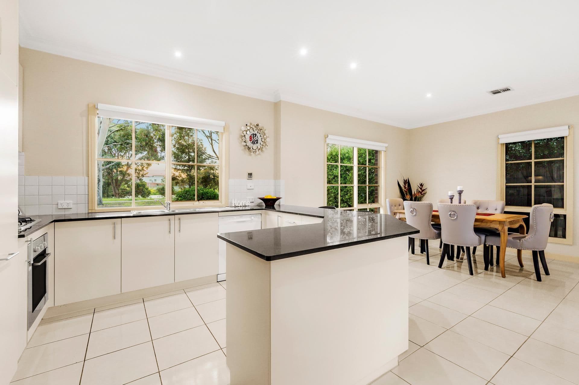 135 Flaxen Hills Road, Doreen VIC 3754, Doreen - Thumbnail 2