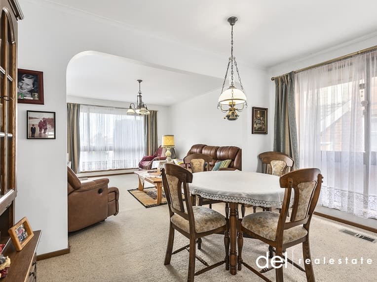 18 Delmont Court, Endeavour Hills, Endeavour Hills - Thumbnail 2