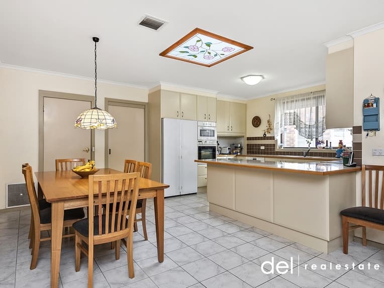 18 Delmont Court, Endeavour Hills, Endeavour Hills - Thumbnail 5
