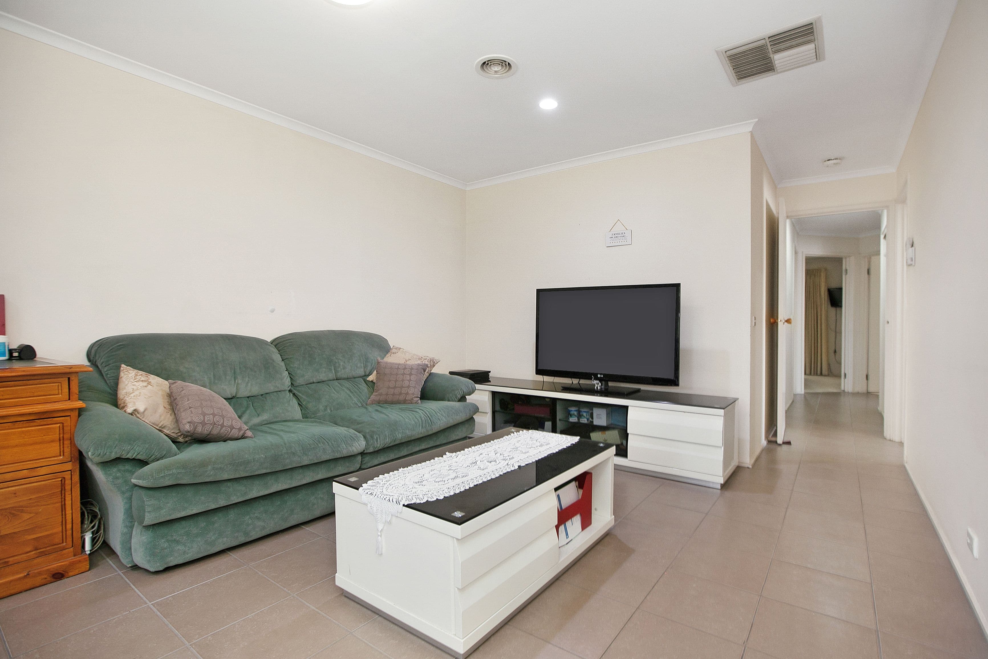 17 Grenda Drive, Mill Park VIC 3082, Mill Park - Thumbnail 4
