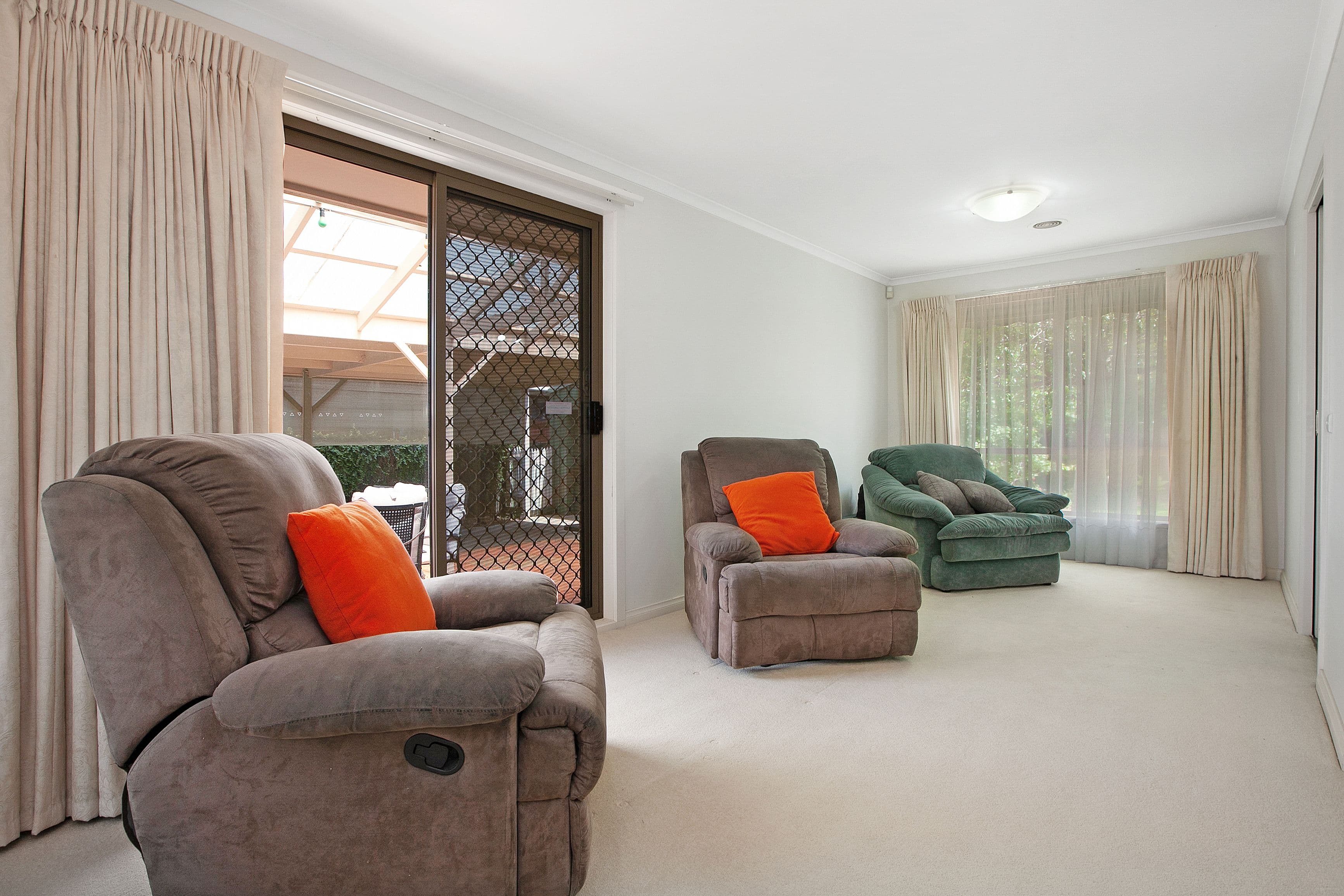 17 Grenda Drive, Mill Park VIC 3082, Mill Park - Thumbnail 6