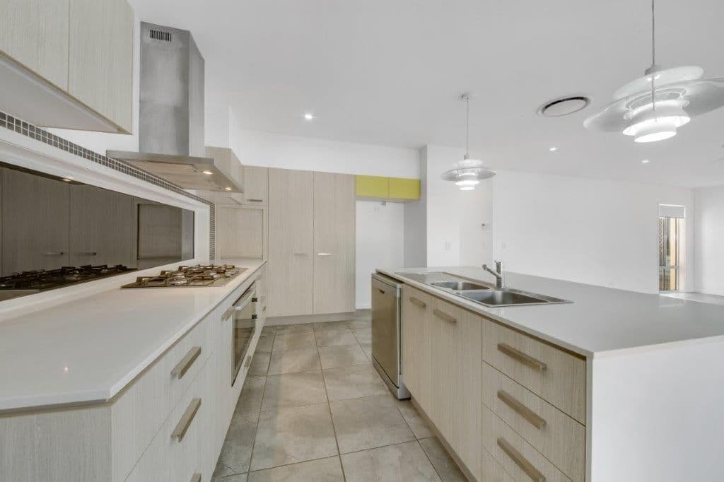 4 Florey Place, Kirkwood QLD 4680, Kirkwood - Thumbnail 3