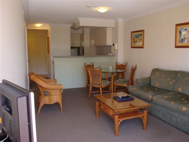22 Lake Ridge Drive, Kew, Kew - Thumbnail 2