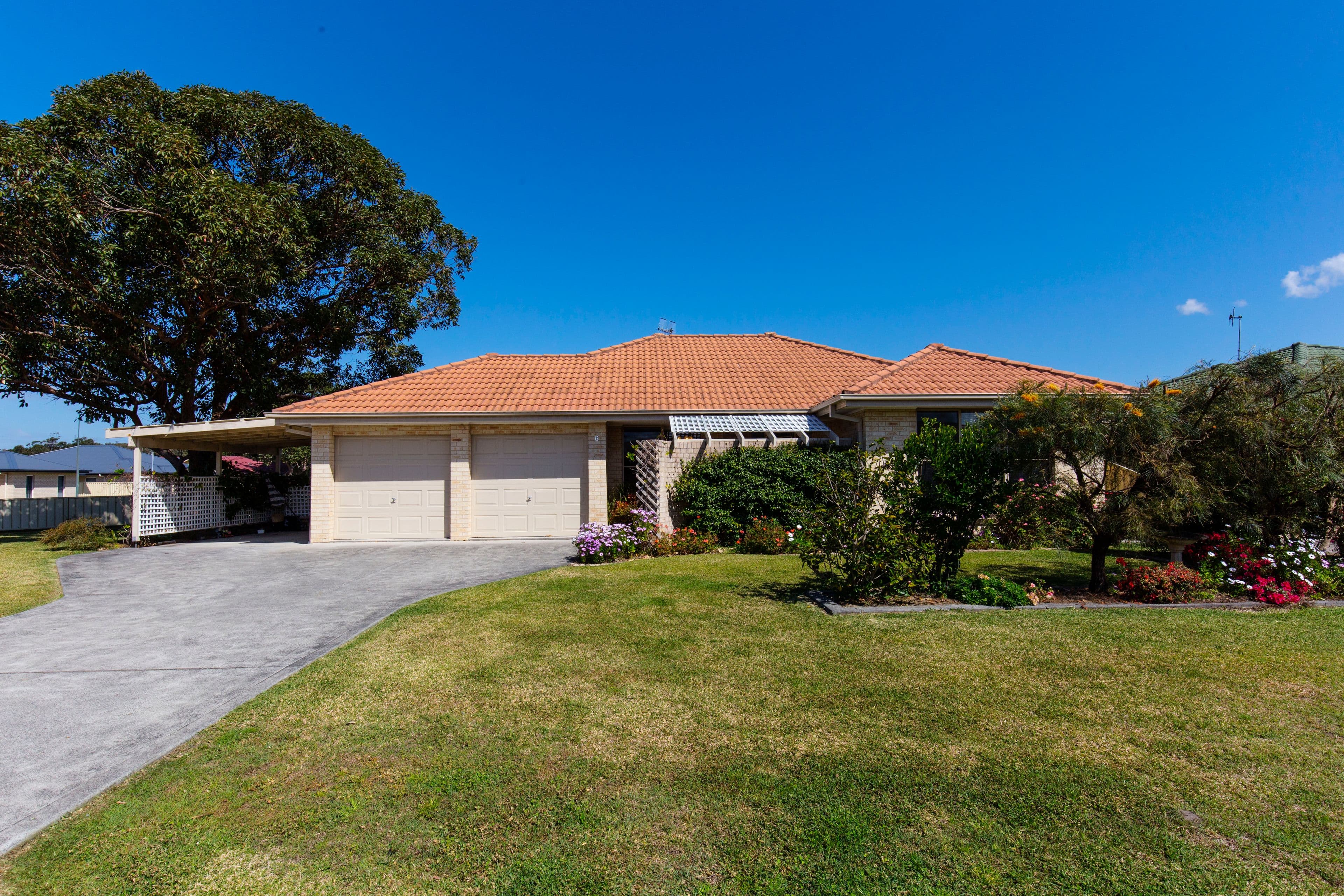 6 Martin Circuit, Tea Gardens - Image 1