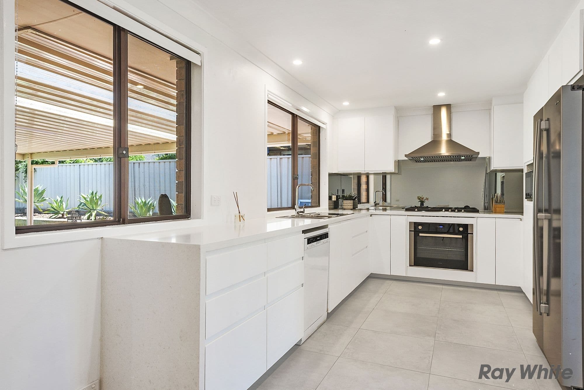 7 Farmer Close, Glenwood - Thumbnail 2