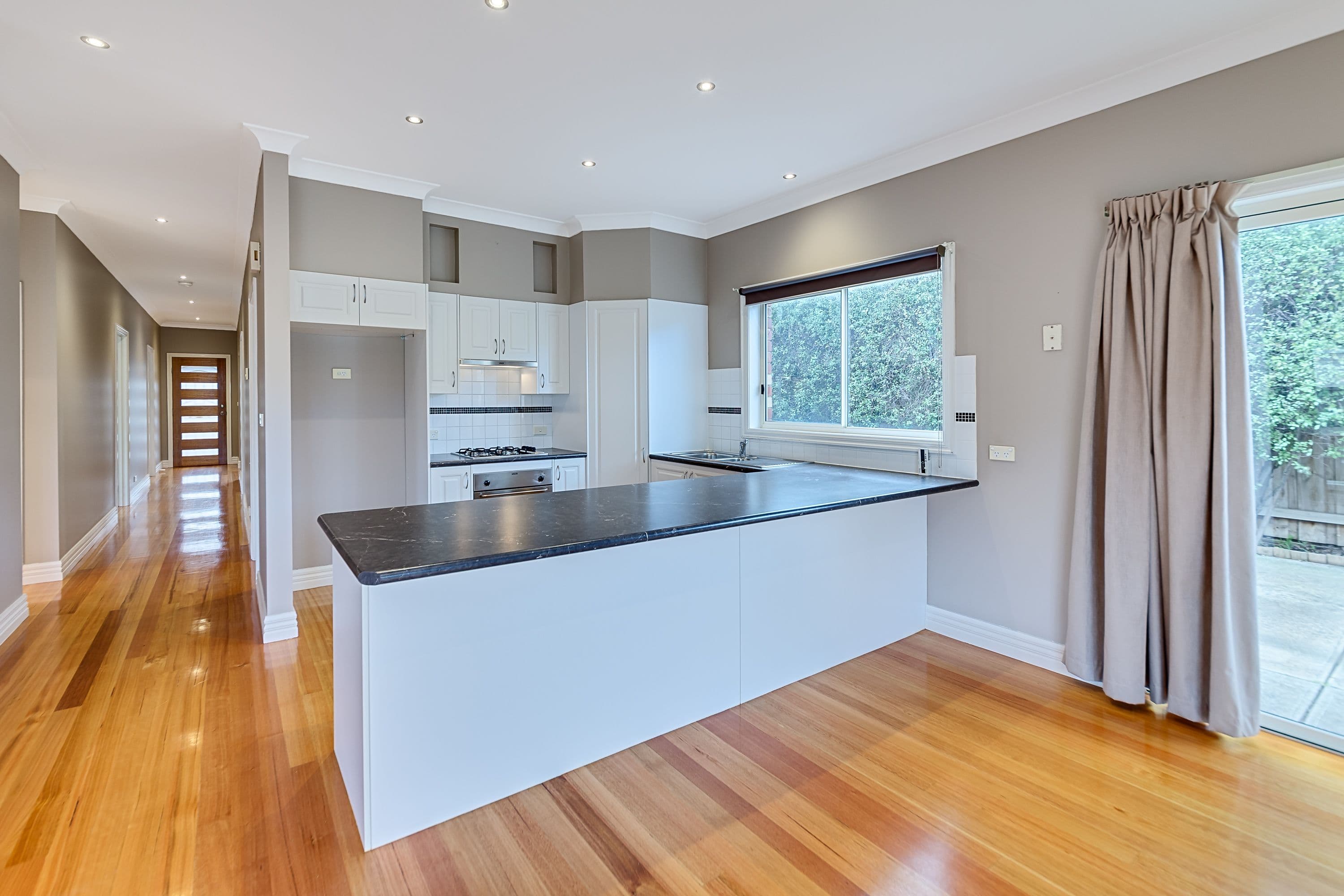 6 Oakville Place, Craigieburn VIC 3064, Craigieburn - Thumbnail 2
