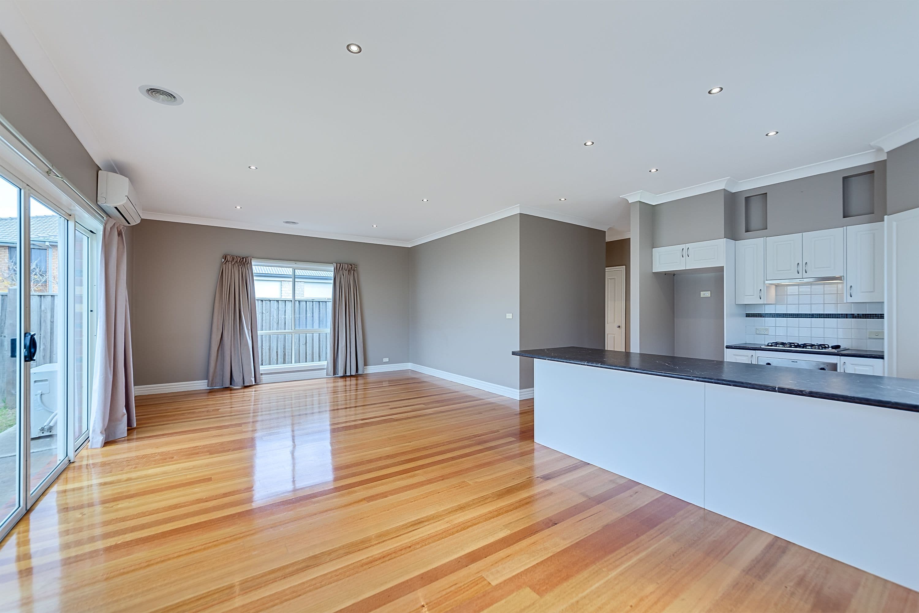 6 Oakville Place, Craigieburn VIC 3064, Craigieburn - Thumbnail 3