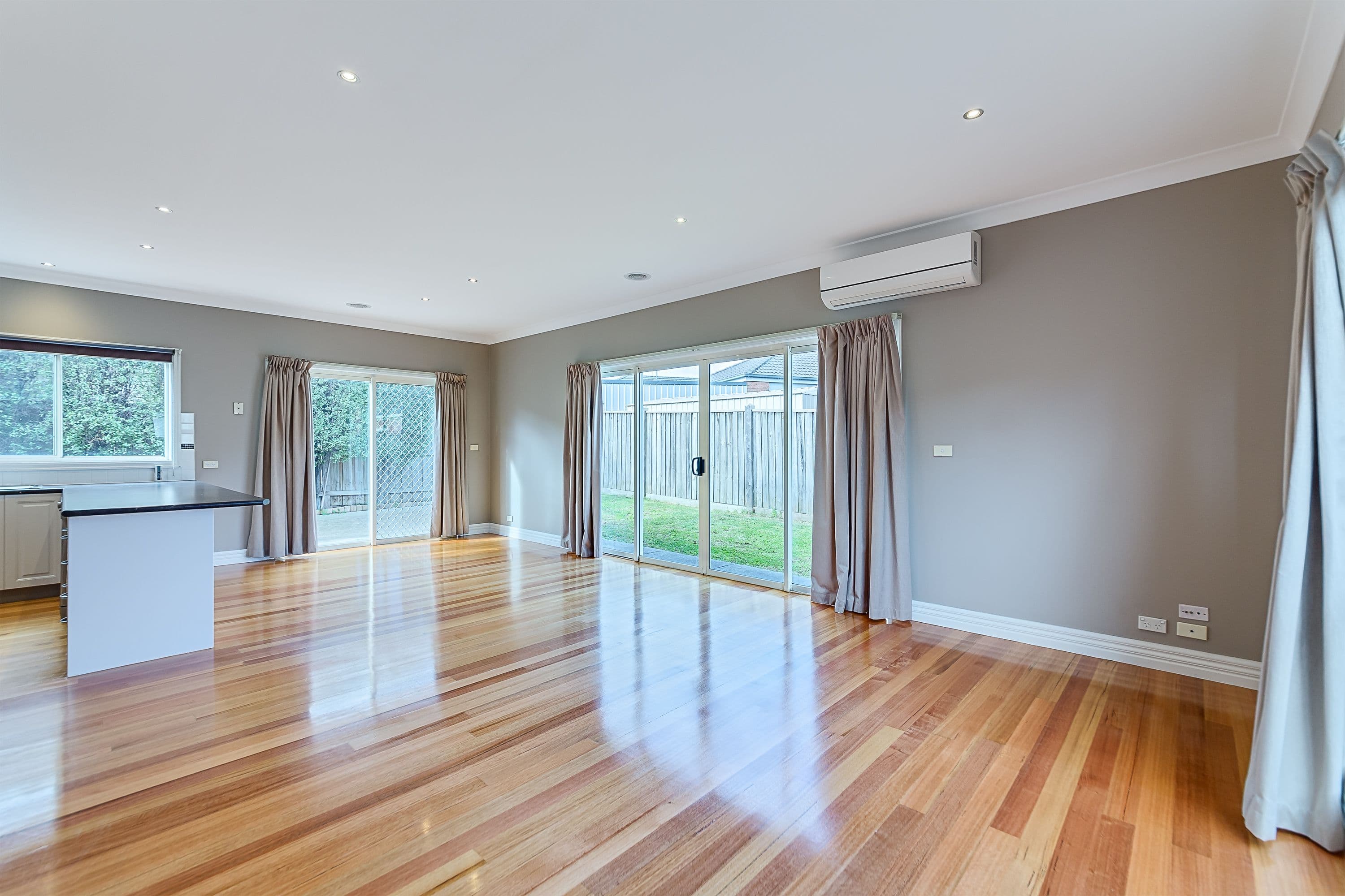 6 Oakville Place, Craigieburn VIC 3064, Craigieburn - Thumbnail 4