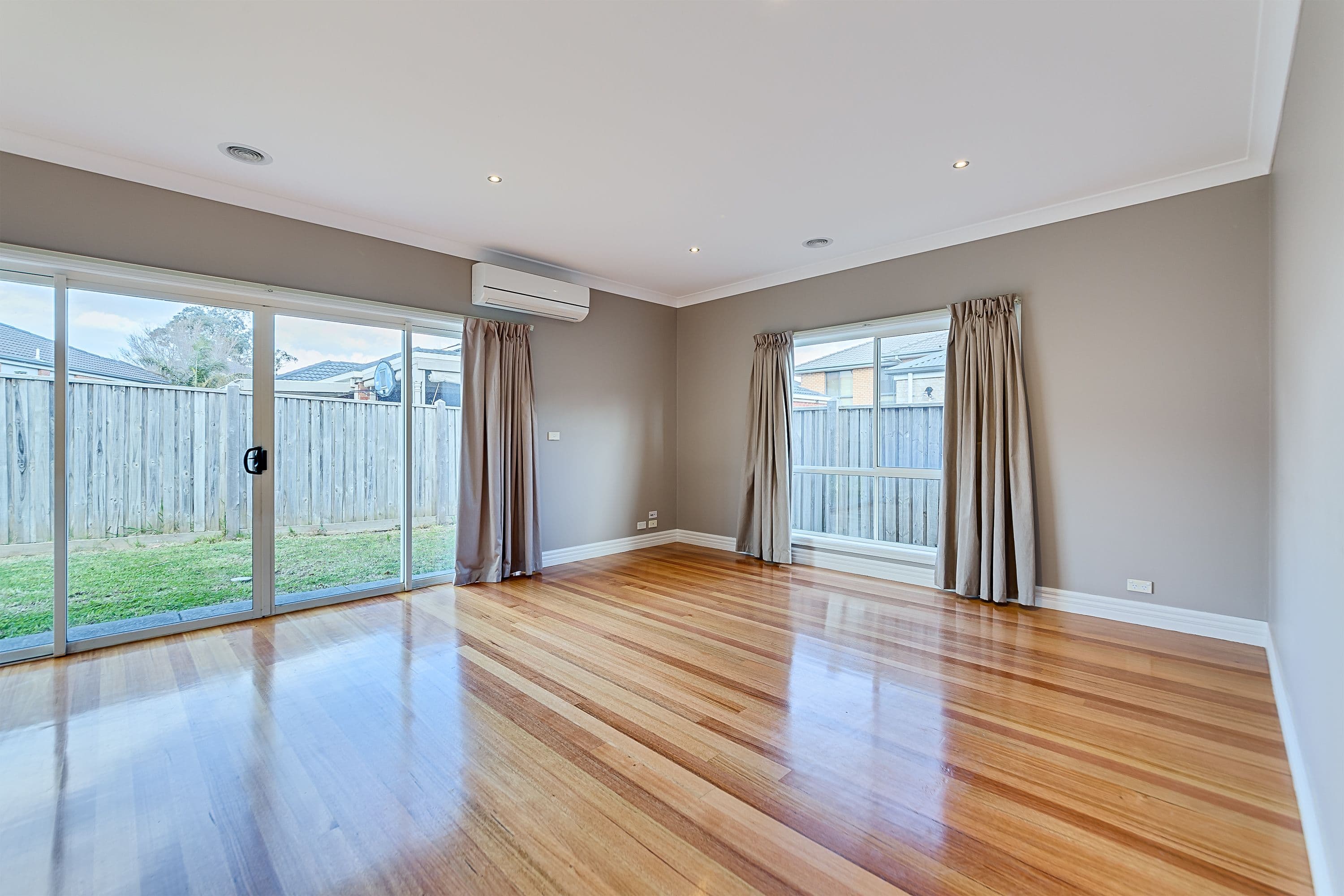 6 Oakville Place, Craigieburn VIC 3064, Craigieburn - Thumbnail 5