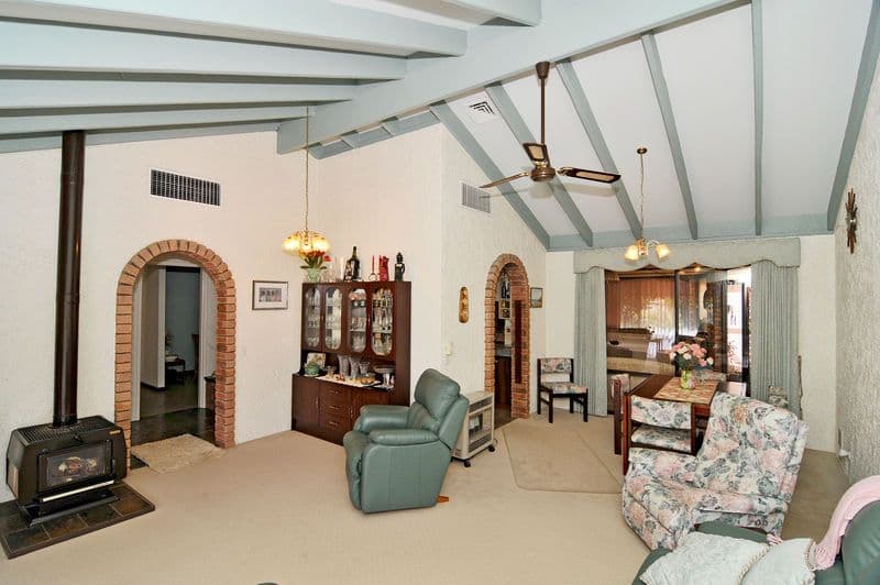 10 Sandford Crescent, HALLS HEAD WA 6210, Halls Head - Thumbnail 2