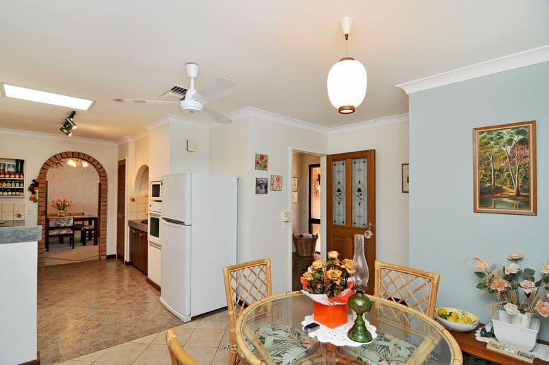 10 Sandford Crescent, HALLS HEAD WA 6210, Halls Head - Thumbnail 4