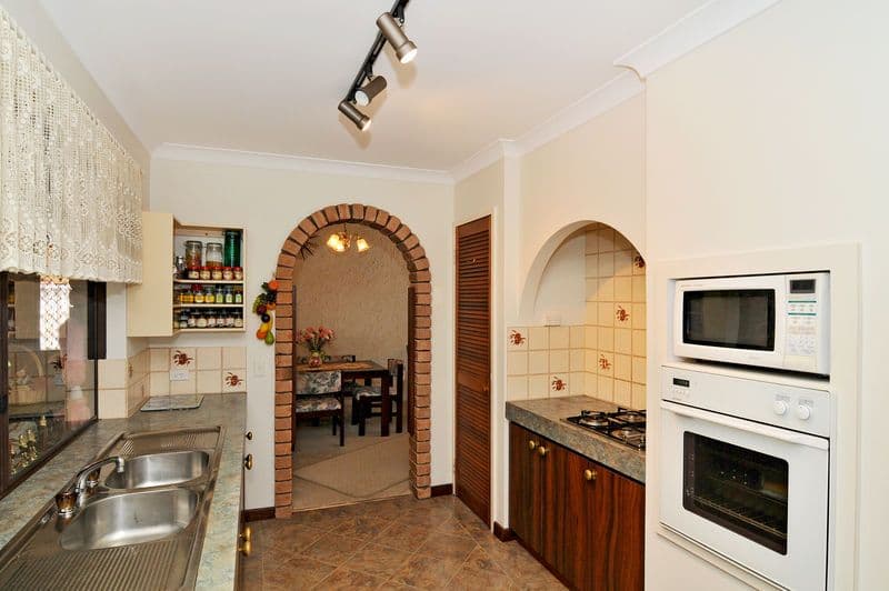 10 Sandford Crescent, HALLS HEAD WA 6210, Halls Head - Thumbnail 5