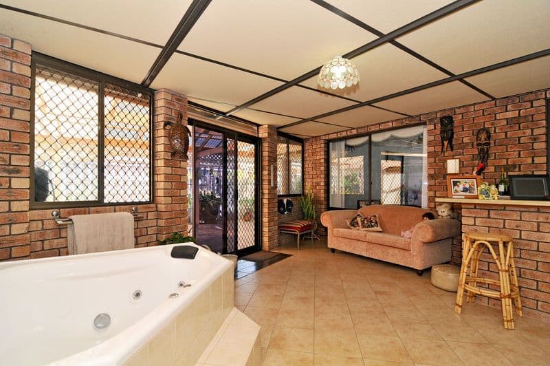 10 Sandford Crescent, HALLS HEAD WA 6210, Halls Head - Thumbnail 8