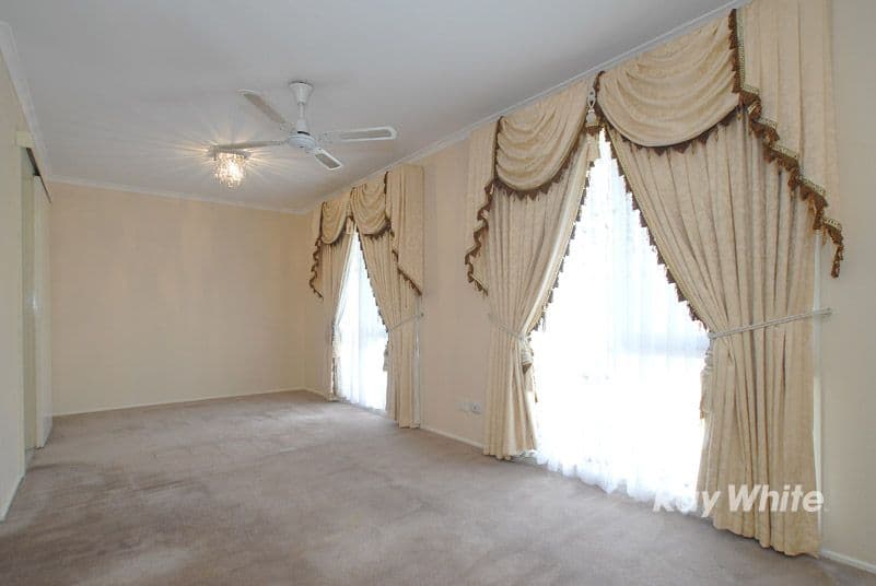 1 Brentwood Drive, CRANBOURNE NORTH VIC 3977, Cranbourne North - Thumbnail 3