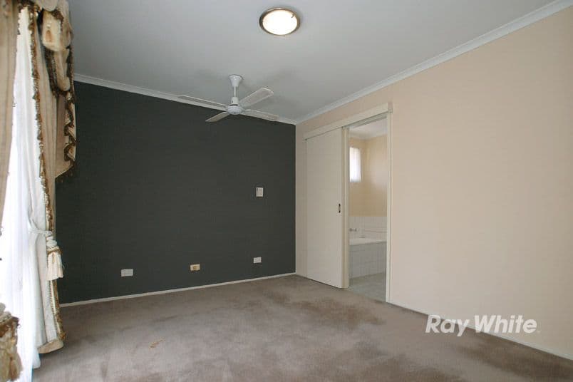 1 Brentwood Drive, CRANBOURNE NORTH VIC 3977, Cranbourne North - Thumbnail 4