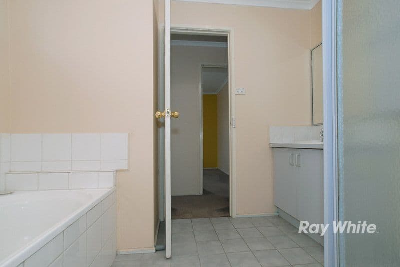 1 Brentwood Drive, CRANBOURNE NORTH VIC 3977, Cranbourne North - Thumbnail 6