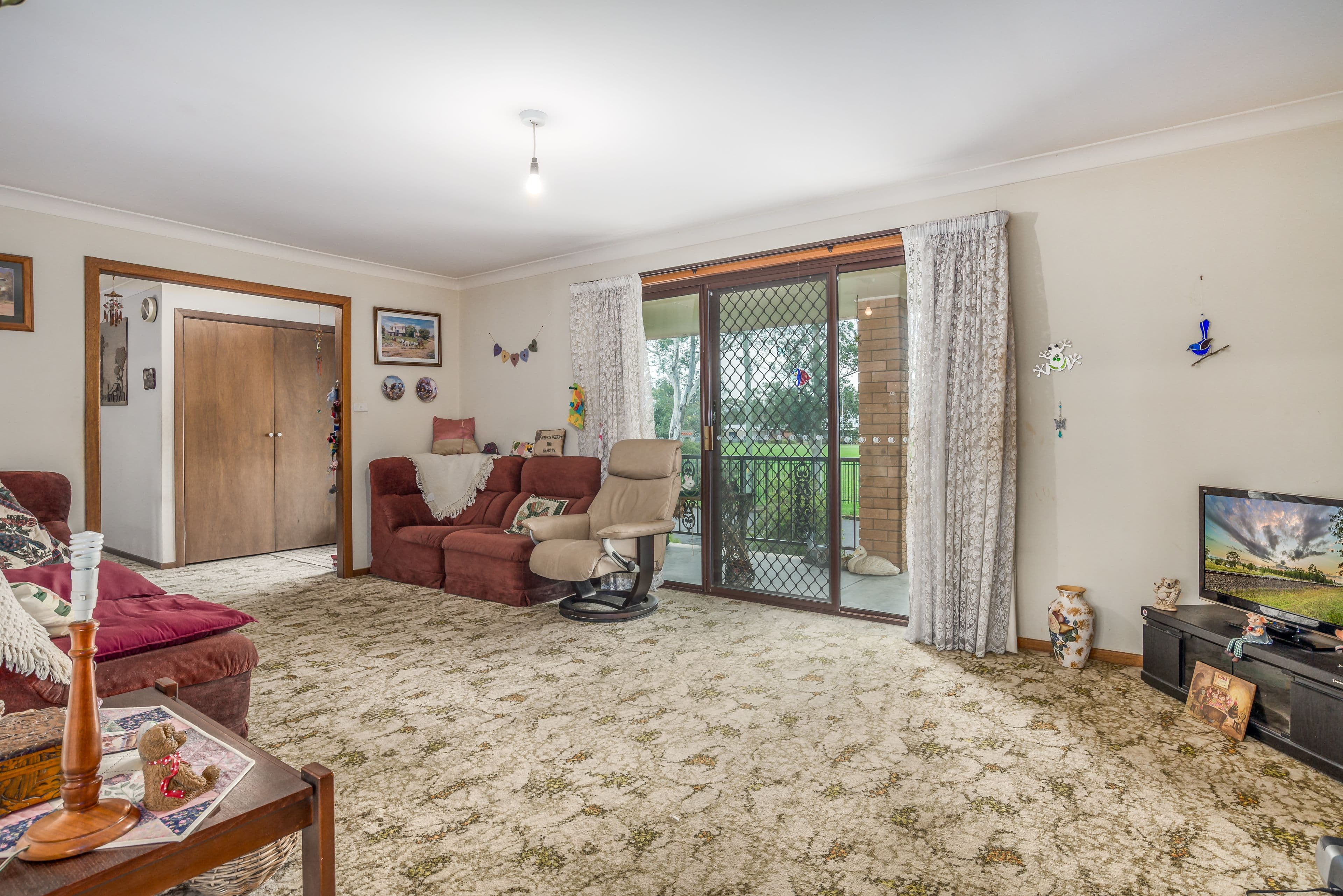 12 Edinburgh Avenue, Singleton - Thumbnail 4