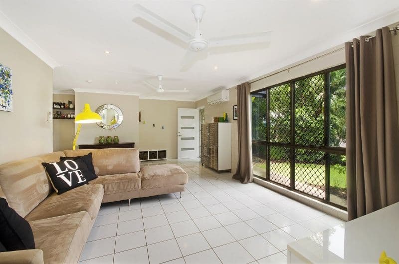 26 Scenic Drive, MOUNT LOUISA QLD 4814, Mount Louisa - Thumbnail 2