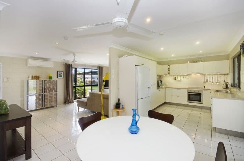 26 Scenic Drive, MOUNT LOUISA QLD 4814, Mount Louisa - Thumbnail 3