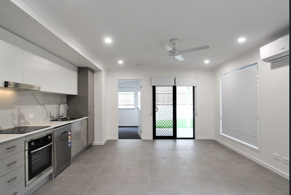 4 Carrick Place, Greenbank QLD 4124, Greenbank - Thumbnail 4