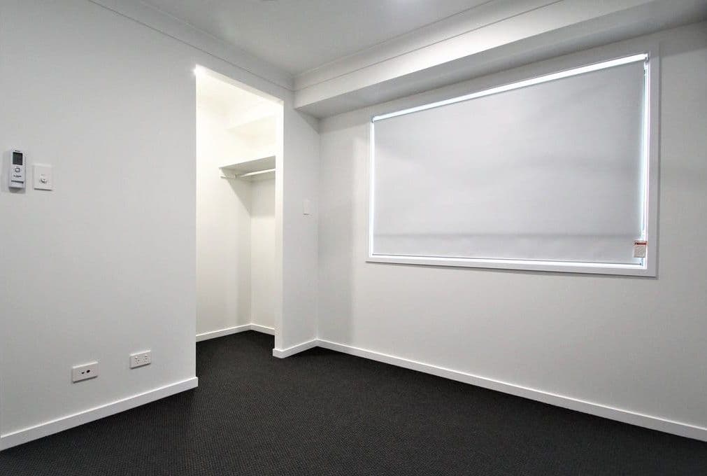 4 Carrick Place, Greenbank QLD 4124, Greenbank - Thumbnail 8