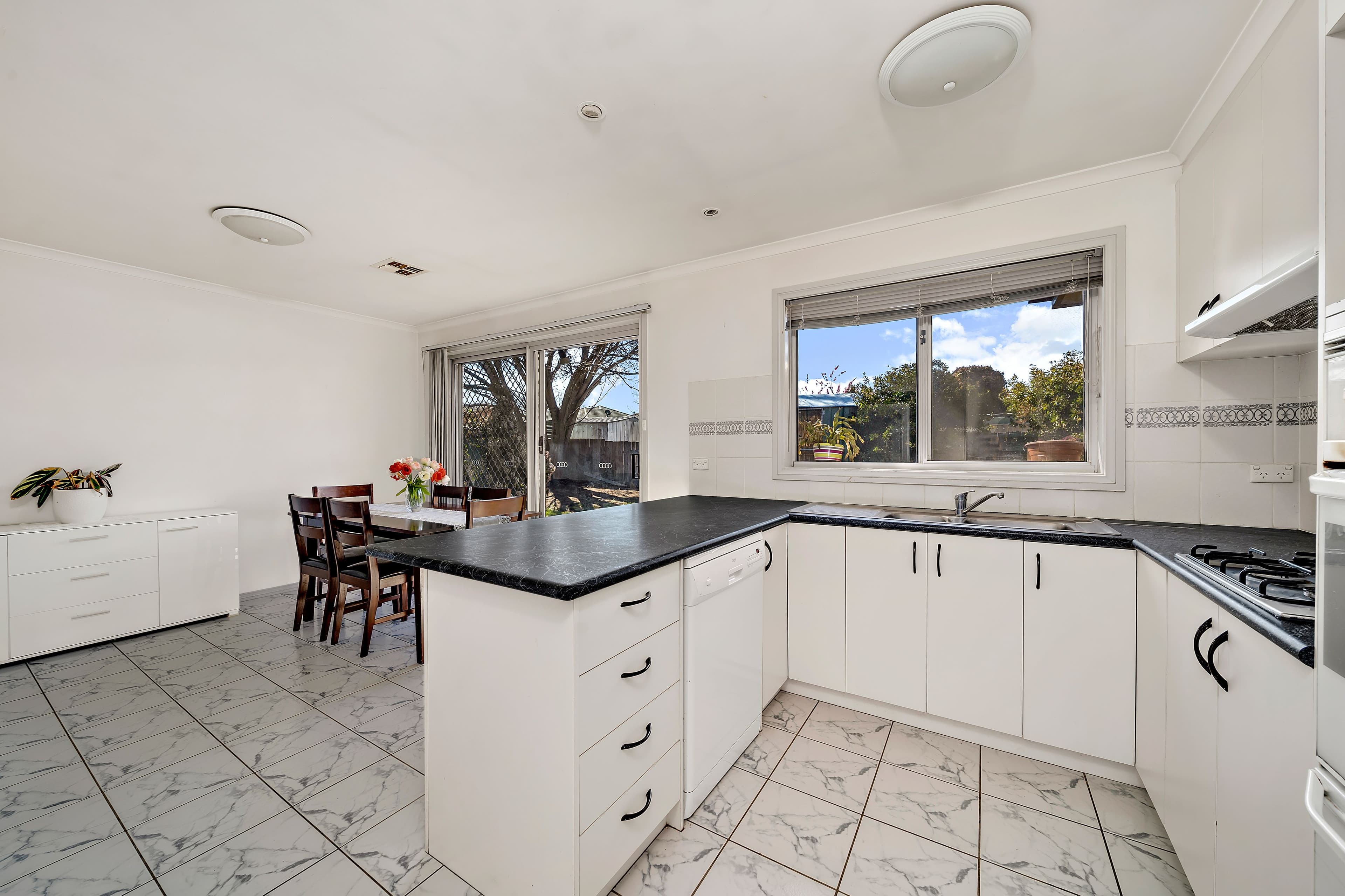 11 Lance Hill Avenue, Dunlop ACT 2615, Dunlop - Thumbnail 3