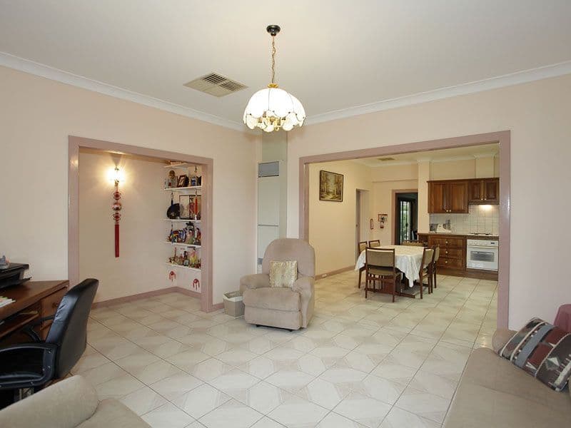 77 Henley Beach Road, HENLEY BEACH SOUTH SA 5022, Henley Beach South - Thumbnail 4