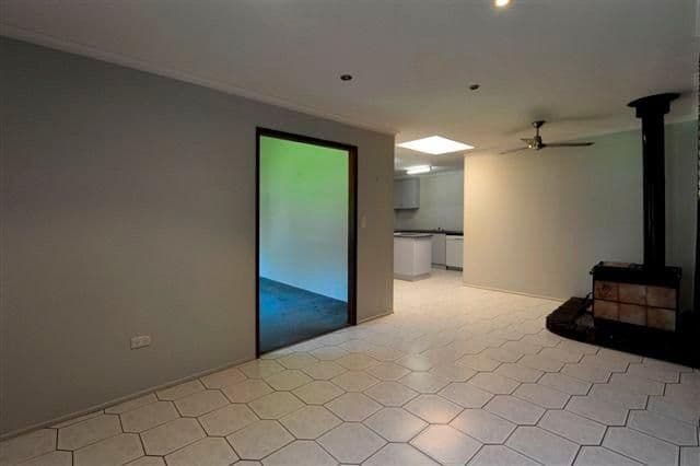 2 Sunray Drive, HIGHFIELDS QLD 4352, Highfields - Thumbnail 2
