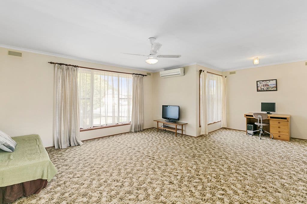 17 Welten Drive, Coldstream VIC 3770, Coldstream - Thumbnail 2