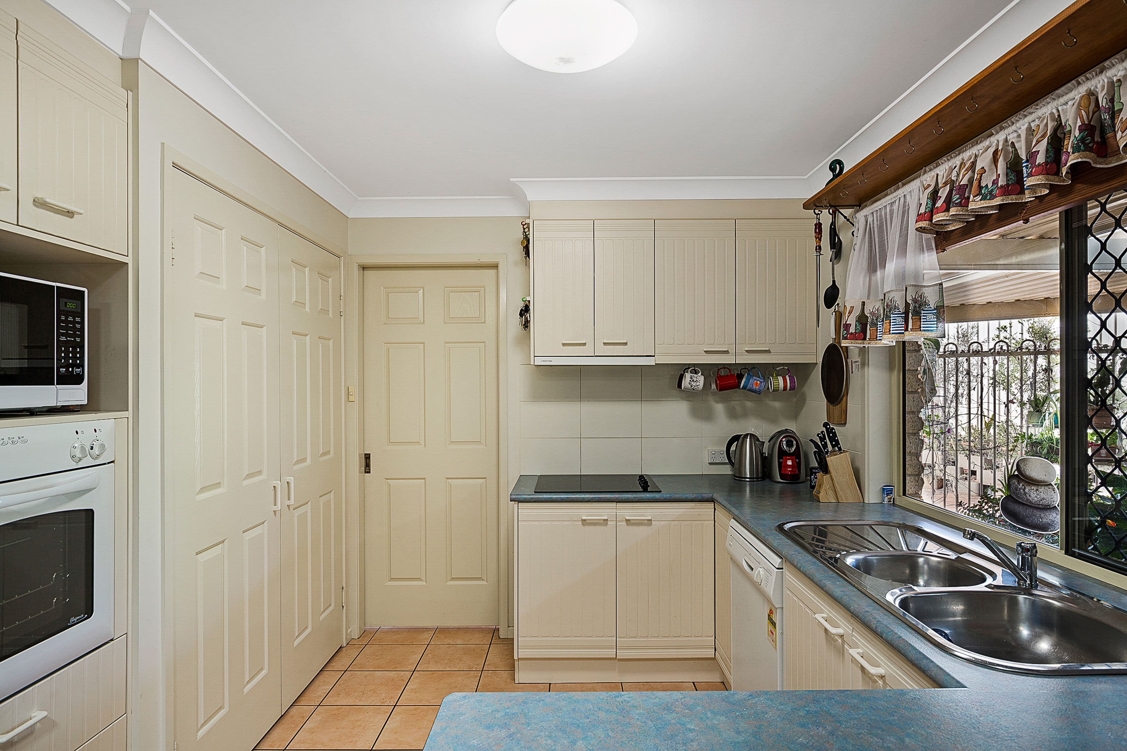 27 Westfield Drive, WESTBROOK QLD 4350, Westbrook - Thumbnail 2