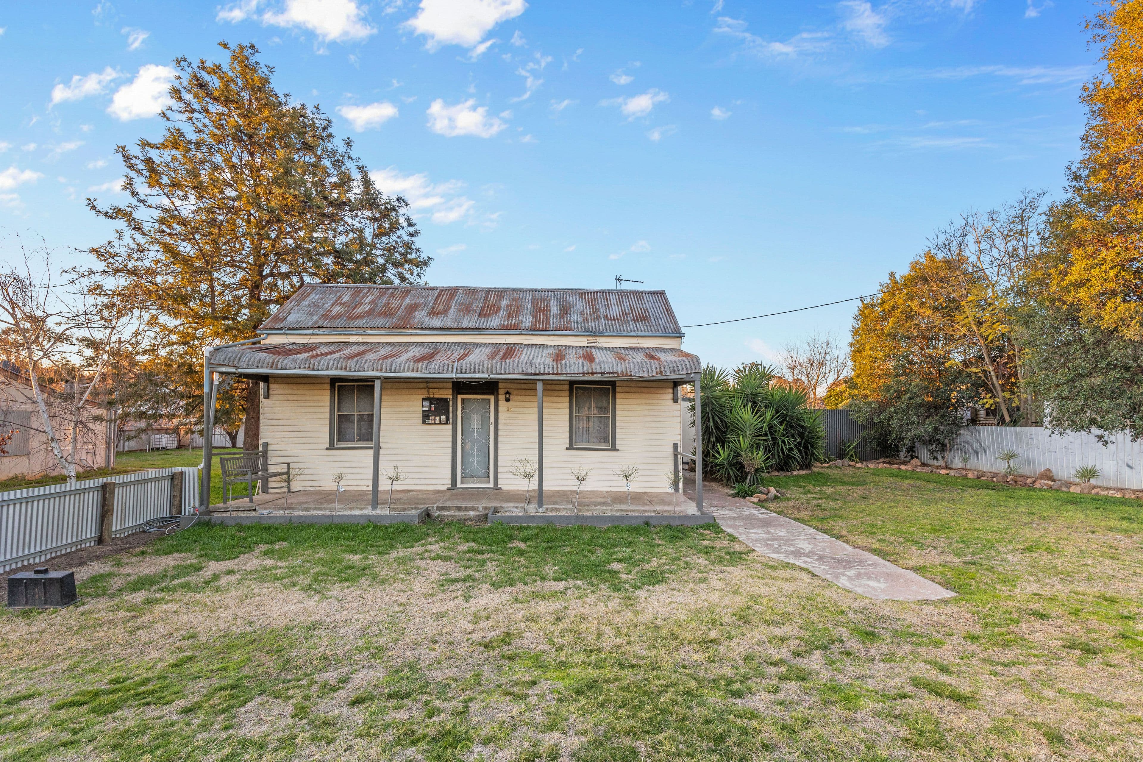 25 Regent Street, Junee NSW 2663, Junee - Image 1