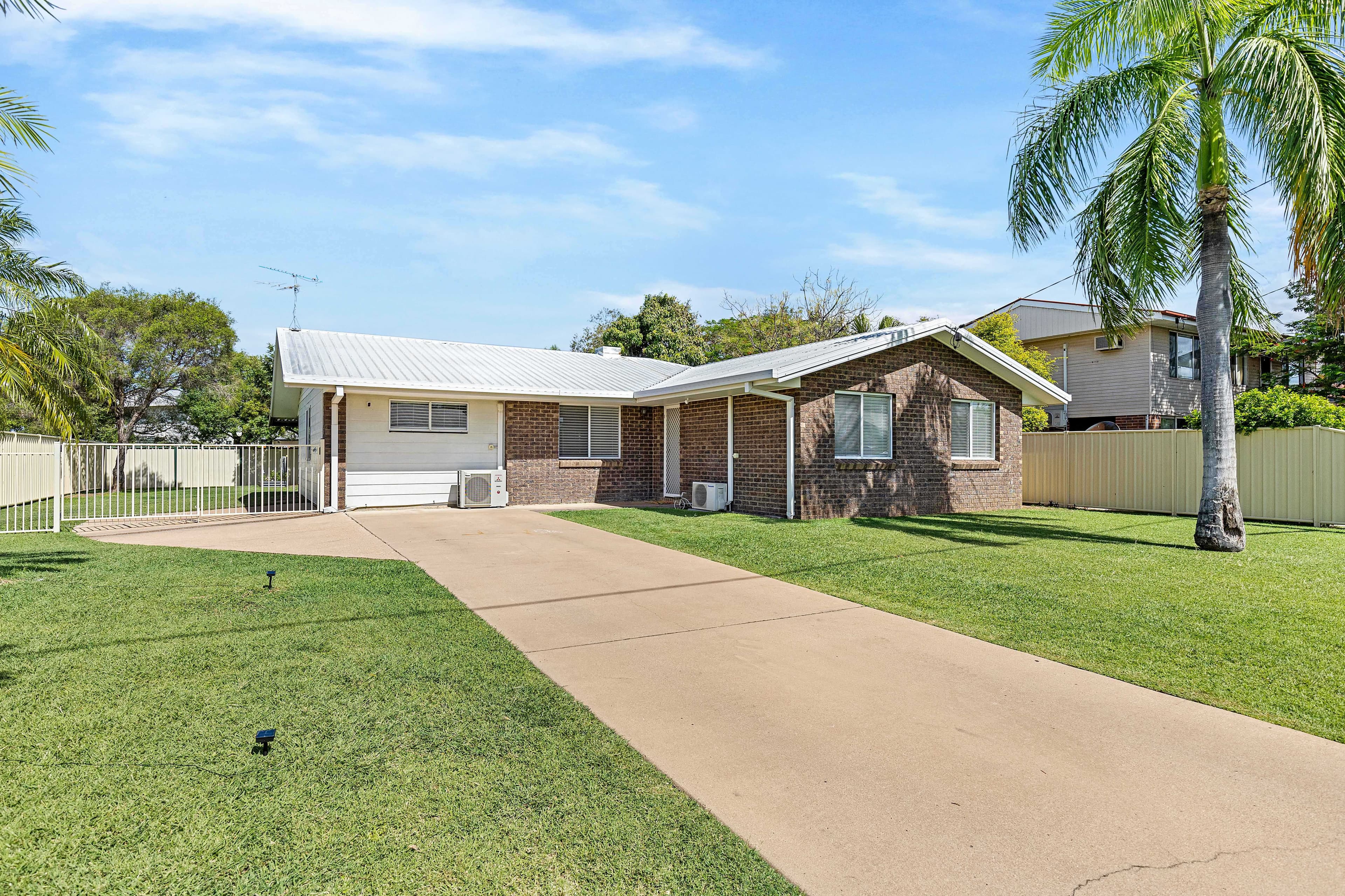 18 Barry Street, Emerald QLD 4720, Emerald - Thumbnail 2